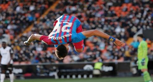 15 هدفًا.. كيف ساهمت صفقات يناير في عودة برشلونة للانتصارات؟